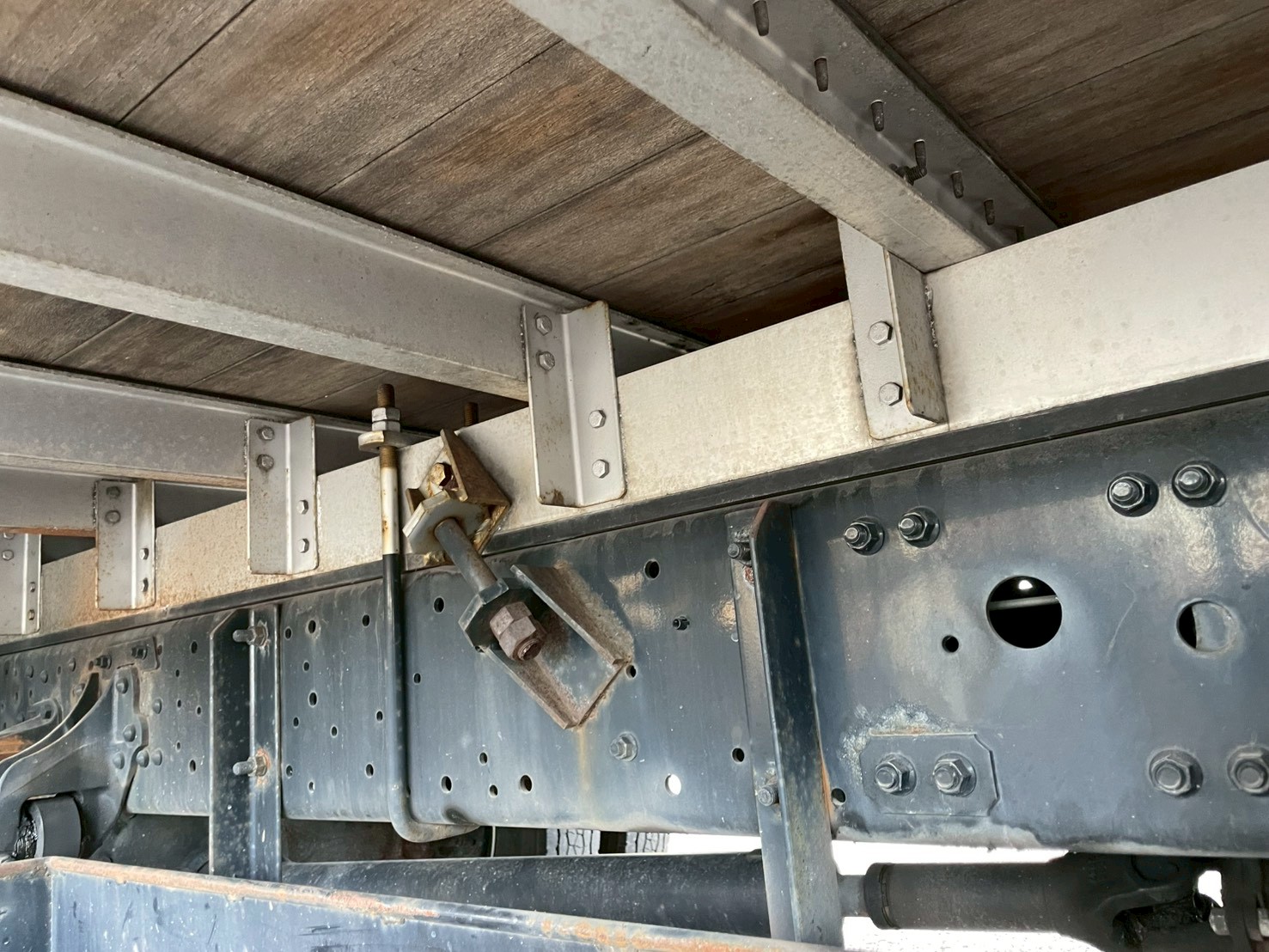 三菱 中型ワイド  平ボディ TKG-FK61F