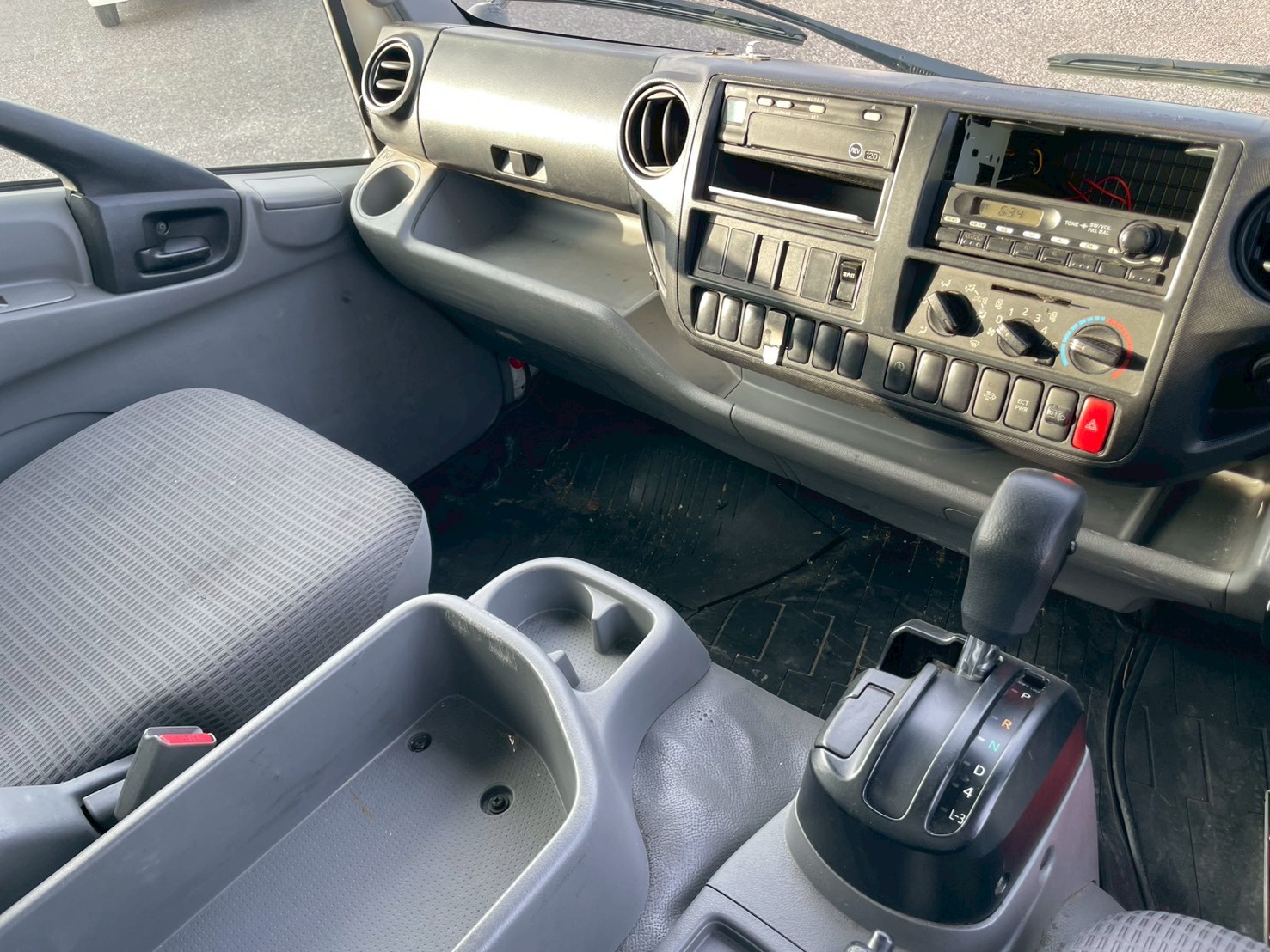 日野 小型ワイド デュトロ バン TKG-XZC710M