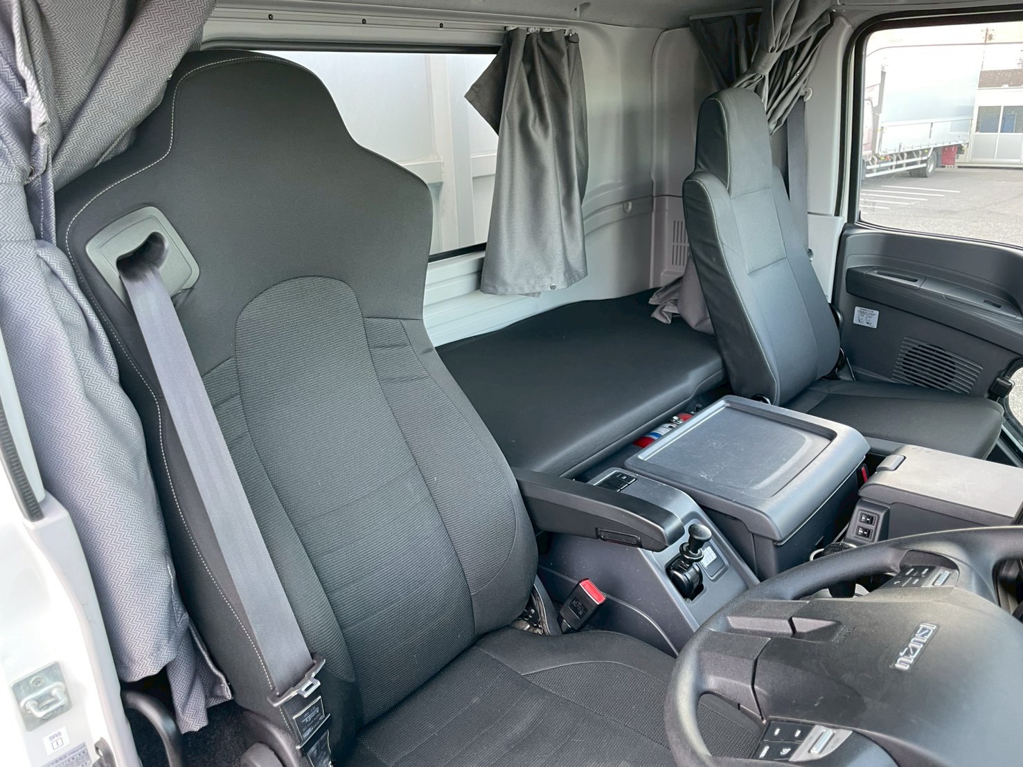 いすゞ 10t超 ギガ アルミウィング 2PG-CYJ77CA