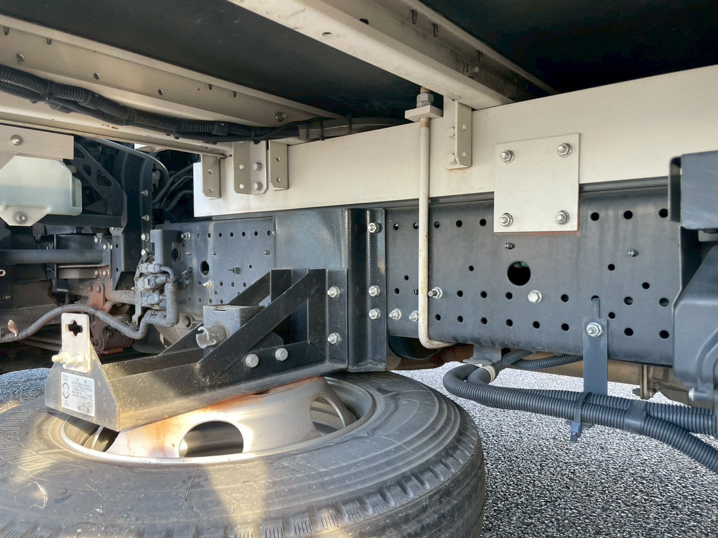 いすゞ 中型ワイド  アルミウィング 2RG-FRR90T2