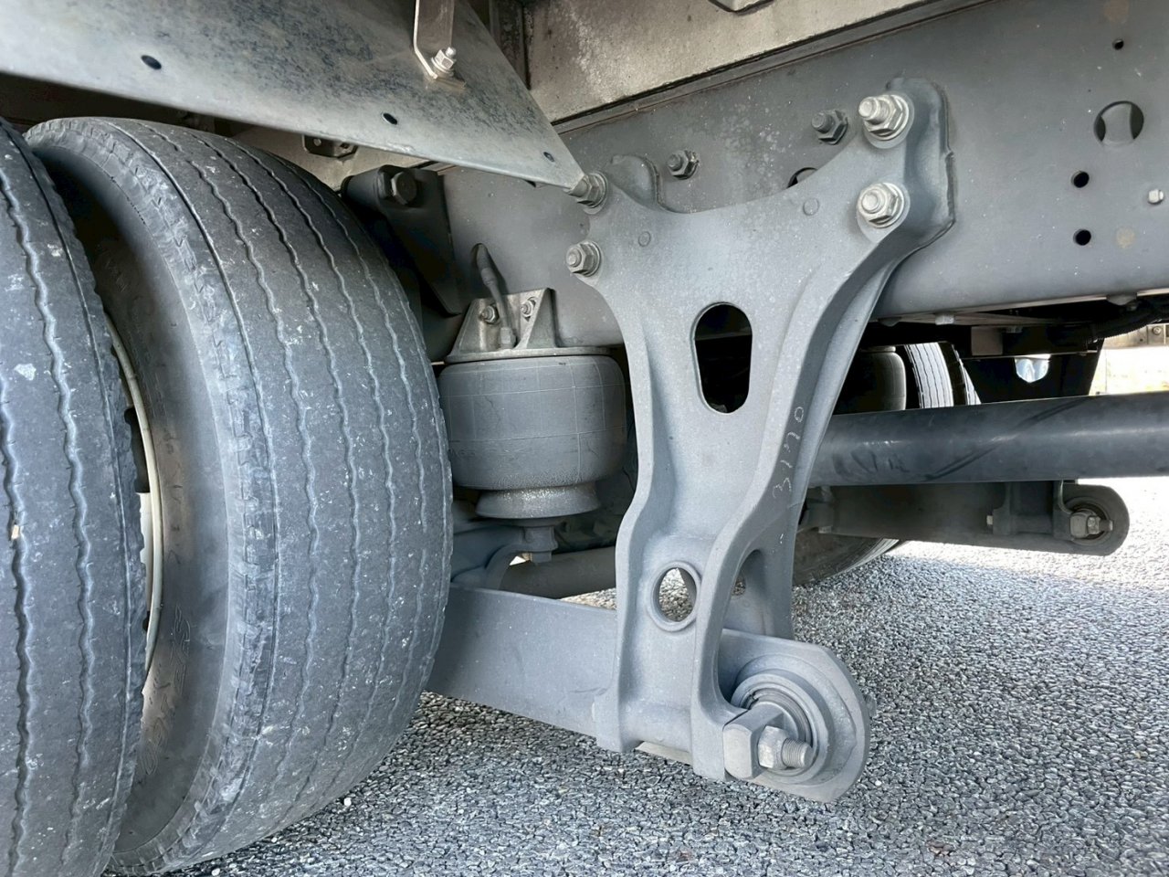 いすゞ 中型ワイド  アルミウィング 2RG-FRR90T2