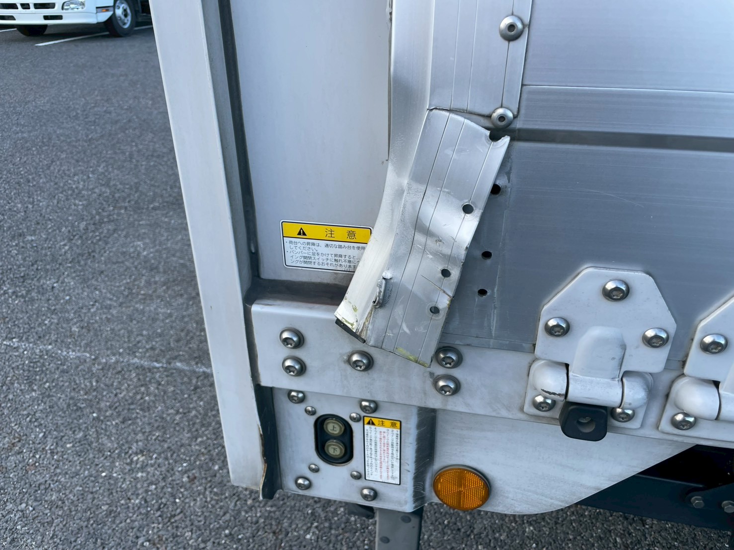 いすゞ 中型ワイド  アルミウィング 2RG-FRR90T2