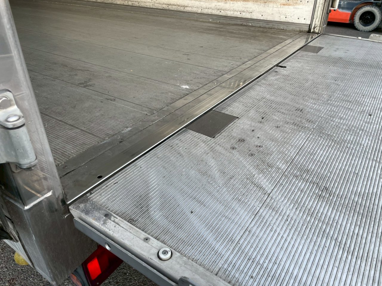 いすゞ 中型ワイド  冷凍車 TKG-FRR90T2