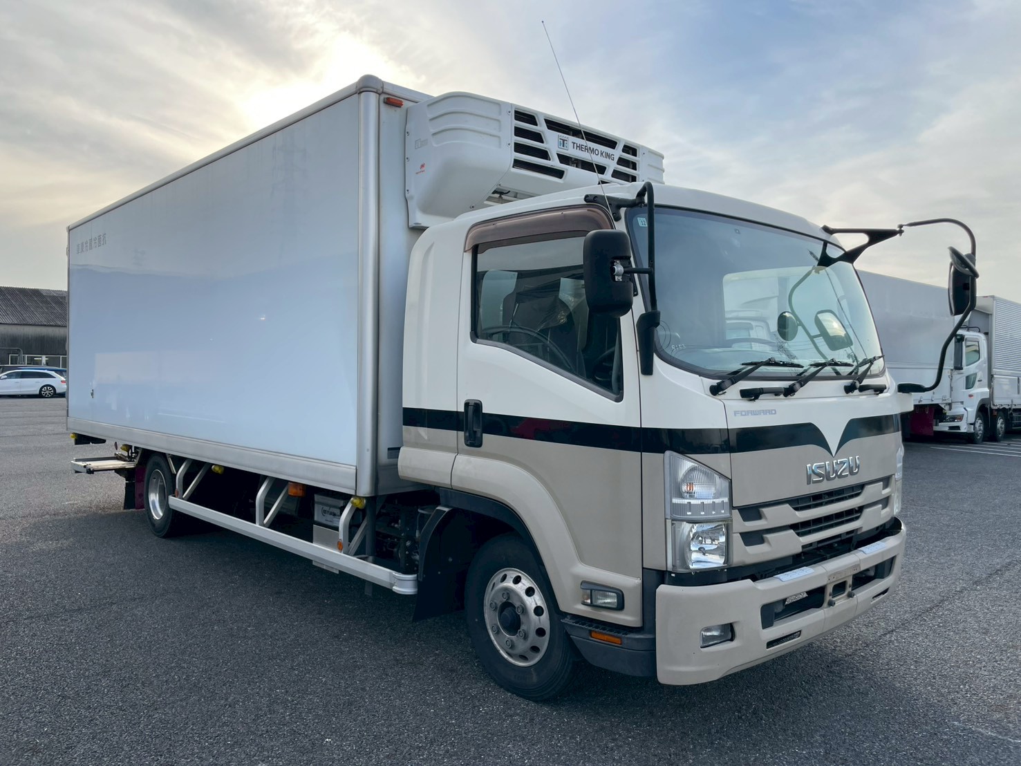 いすゞ 中型ワイド  冷凍車 TKG-FRR90T2