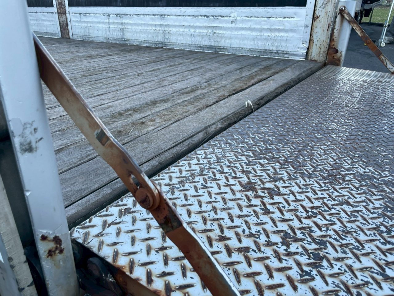 三菱 中型増トンワイド  平ボディ LKG-FK65FZ