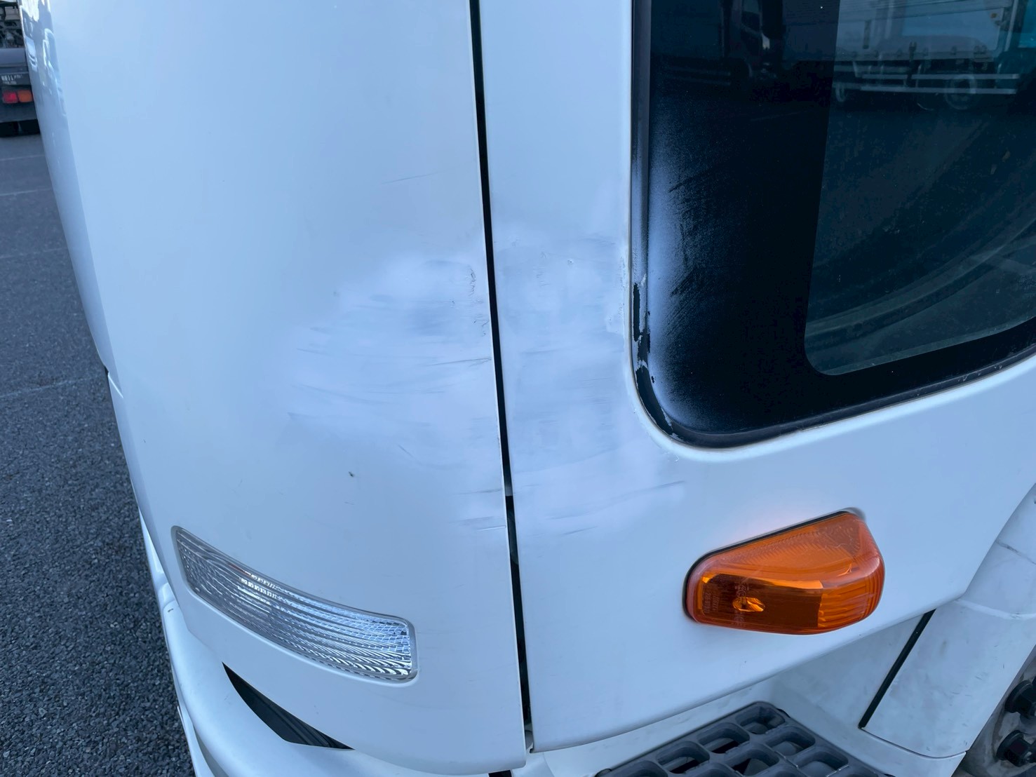 三菱 中型増トンワイド  平ボディ LKG-FK65FZ